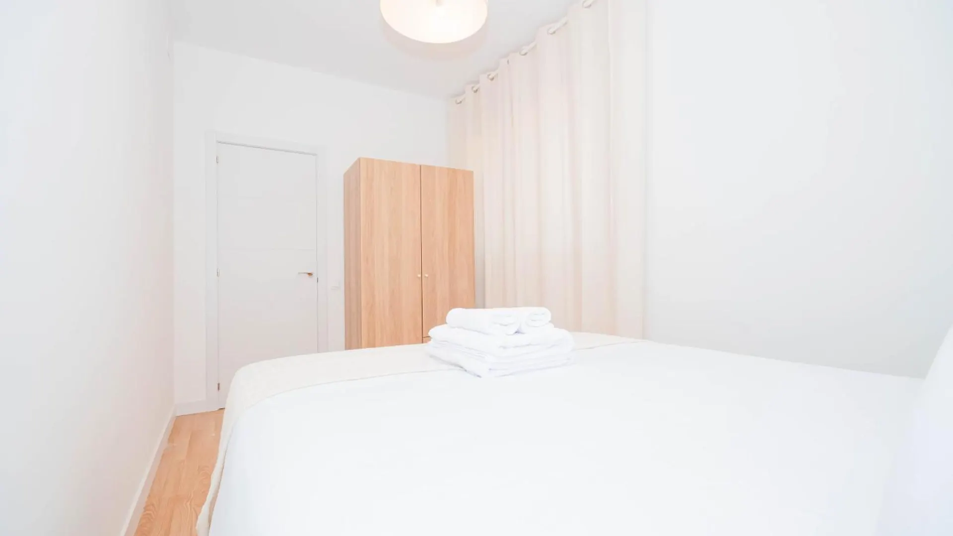 For You Rentals Cozy And Charming 3-Bedroom Apartment Temporal In Madrid Asr18 0*,