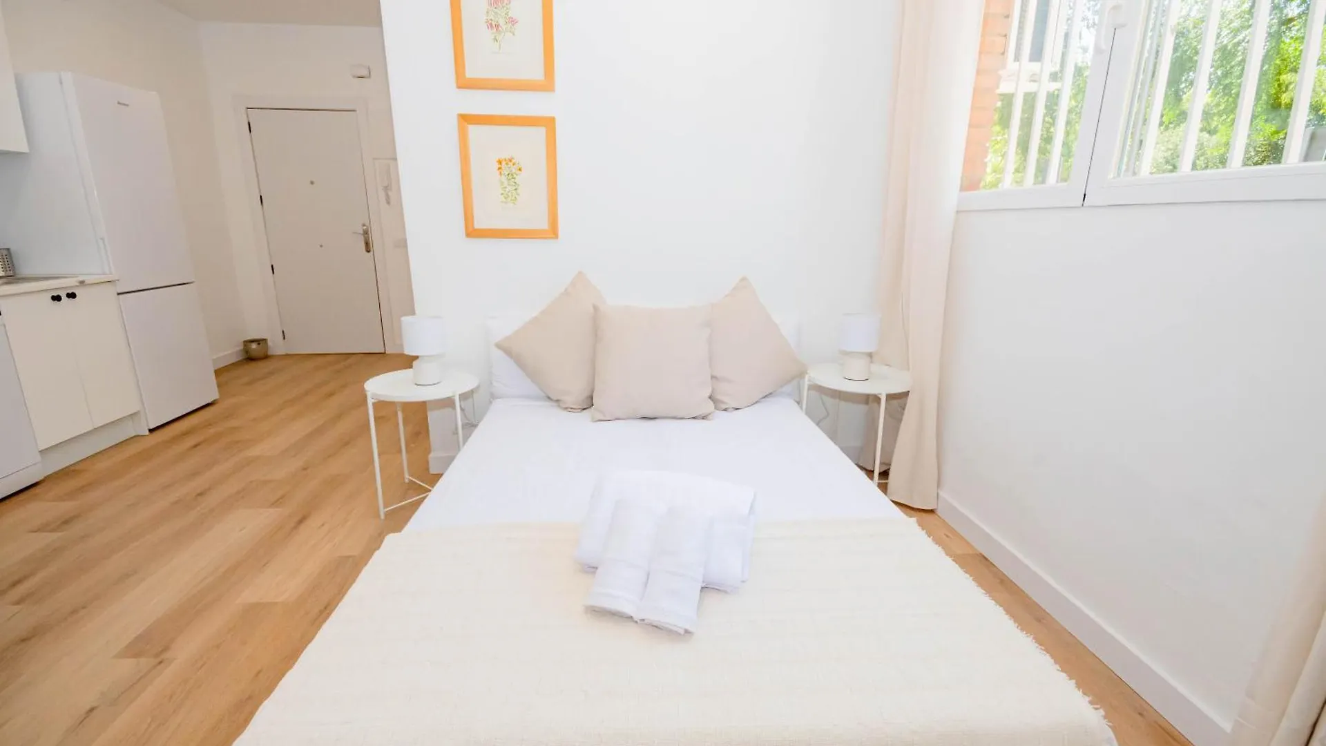 For You Rentals Cozy And Charming 3-Bedroom Apartment Temporal In Madrid Asr18