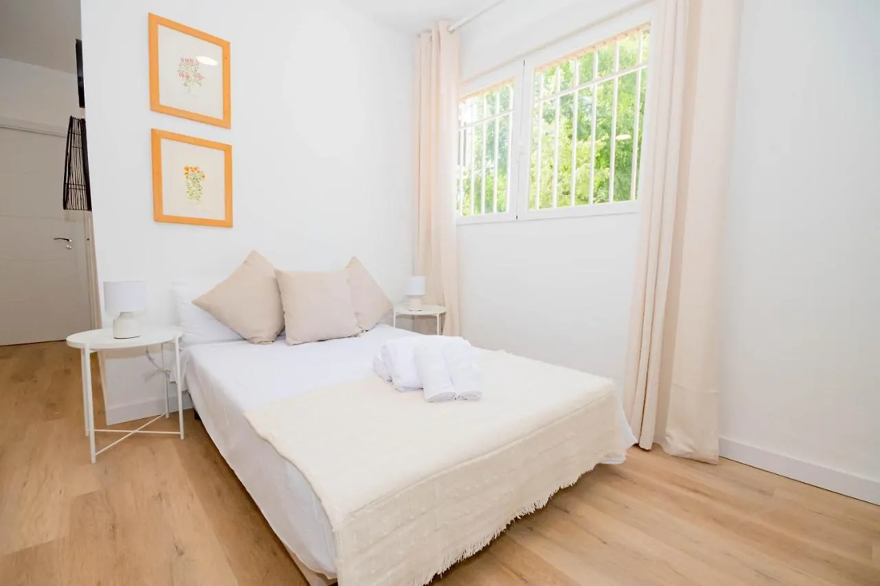 For You Rentals Cozy And Charming 3-Bedroom Apartment Temporal In Madrid Asr18