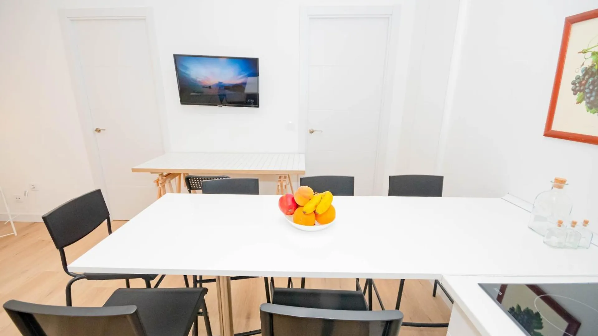 For You Rentals Cozy And Charming 3-Bedroom Apartment Temporal In Madrid Asr18